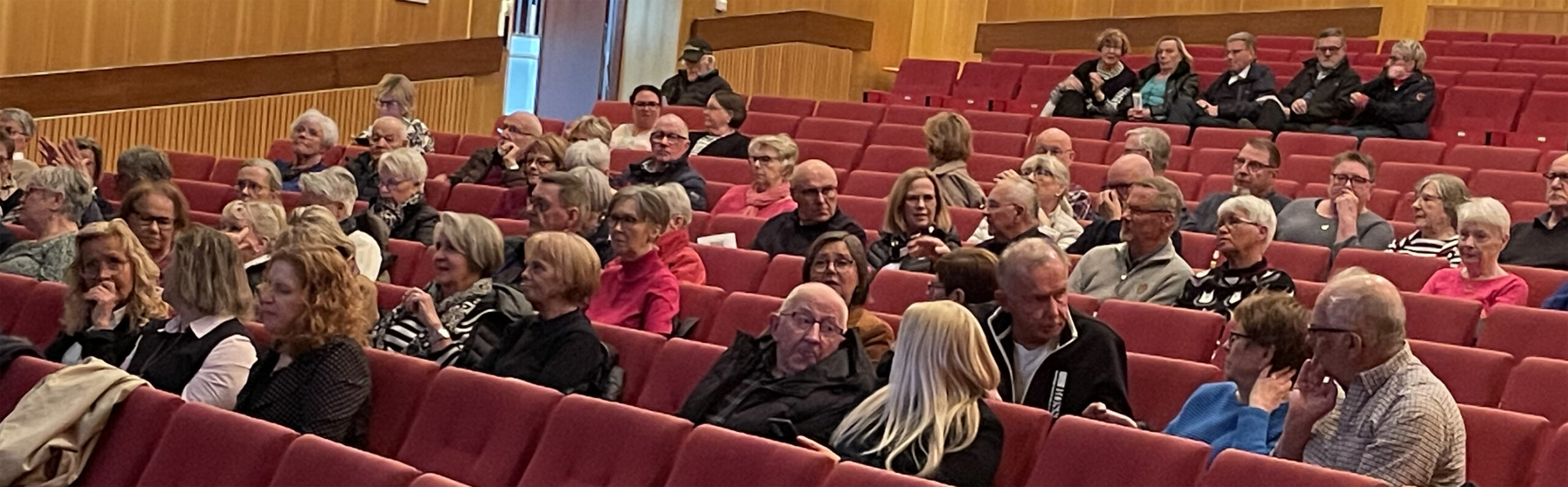 Publiken i Christinasalen lyssnade intresserat på redovisningen när det gäller utvecklingen inom cancervården.